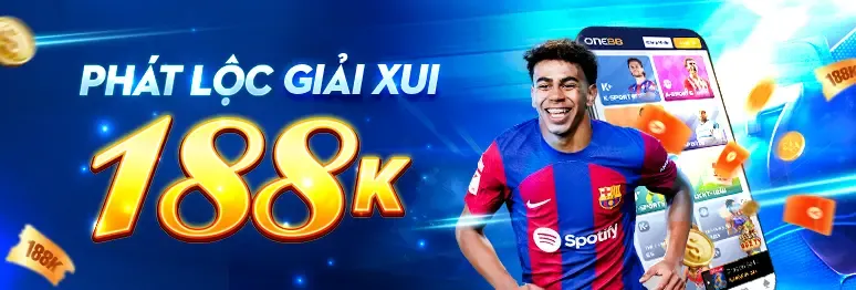 Hình ảnh bàn Baccarat với các lá bài và chip, thể hiện sự đơn giản và thanh lịch của trò chơi tại 99vina trang chủ.